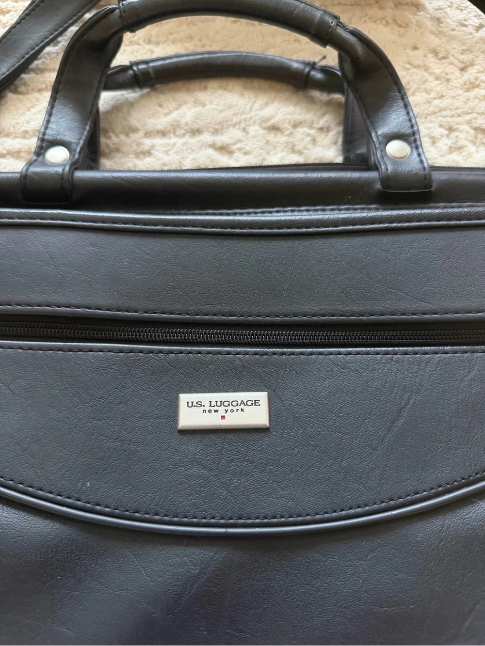 US Luggage New York Classic Black Leather Briefcase